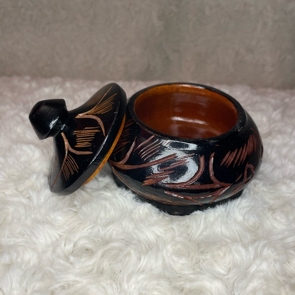 An Etched Hand Carved Wooden Round Trinket, Spice, Salt, tobacco Box With Lid - Picture 6 of 9